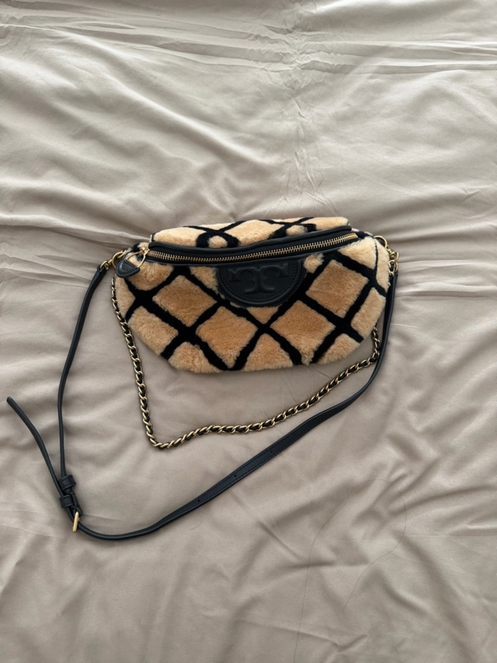 Tory Burch Fleming Shearling Crossbody Belt Bag - Picture 6 of 11